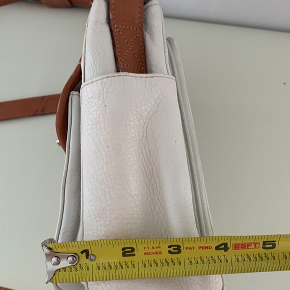 FOSSIL cross body bag w/ buckled strap - Cream, Tan leather lots of pockets. - Picture 11 of 16